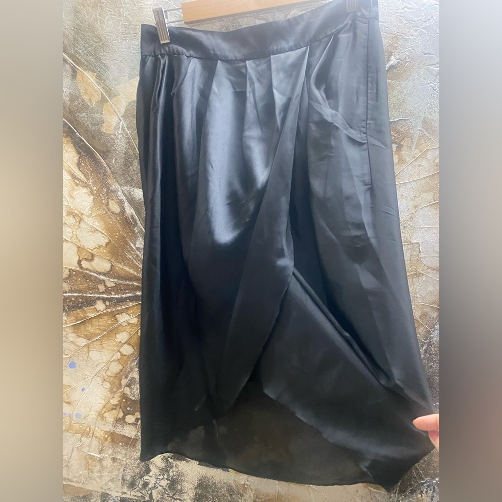 Black Tulip Drape skirt. Forever new. Never used. - Picture 2 of 8